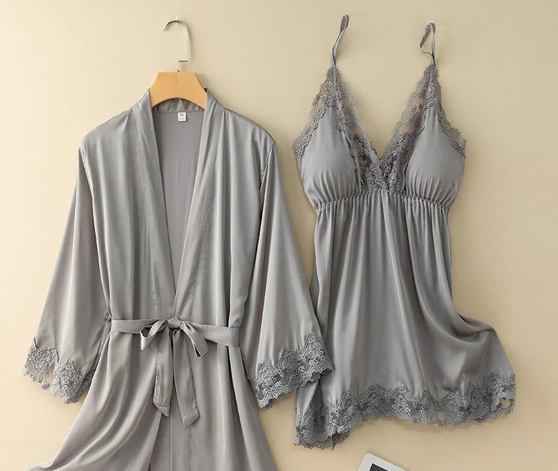 Peignoir_court_femme_de_bain_rouge_et_noir-Satin_rouge_et_noir_style_kimono_chinois_vintage-dentelle-manche_trois_quarts-absorbant-ete-moelleux-confortable-doux-gris