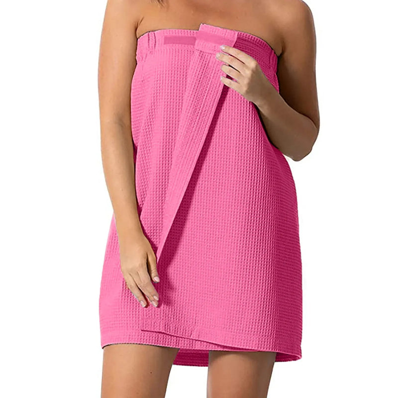 Peignoir_dans_salle_de_bain-polyester_coton_peigné-épaule degagée-mi cuisse-absorbant-doux-confortable-moelleux-rose