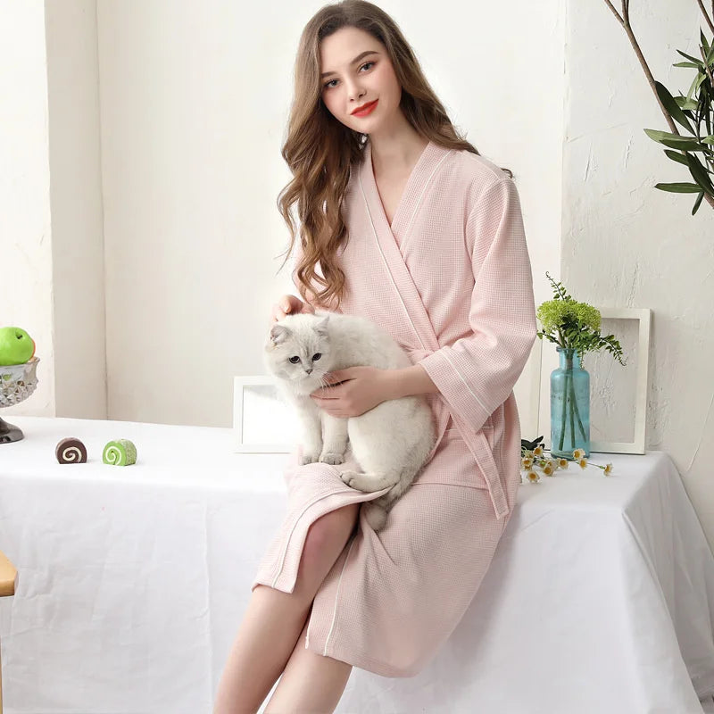 Peignoir_de_bain_adulte-Tissu_gaufre_polyester_non-tisse-manche_trois_quarts-col_châle-mi-mollet-doux-moelleux-confortable-absorbant-printemps-automne-été-hiver-bande_blanche-beige
