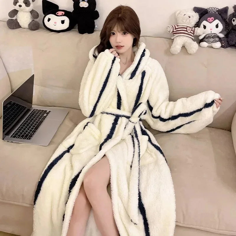 Peignoir_de_bain_avec_capuche_femme-polyester-manche_longue-épais-motif_animal-longueur_cheville-confortable-hiver-doux-moelleux-automne-printemps-blanc-noir