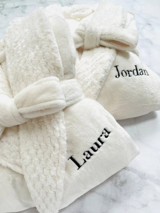 Peignoir_de_bain_brodé-flanelle-polyester-col-châle-rabattu-personnalisable-manche-longue-épais-mi-mollet-doux-absorbant-confortable-moelleux-printemps-automne-hiver-blanc