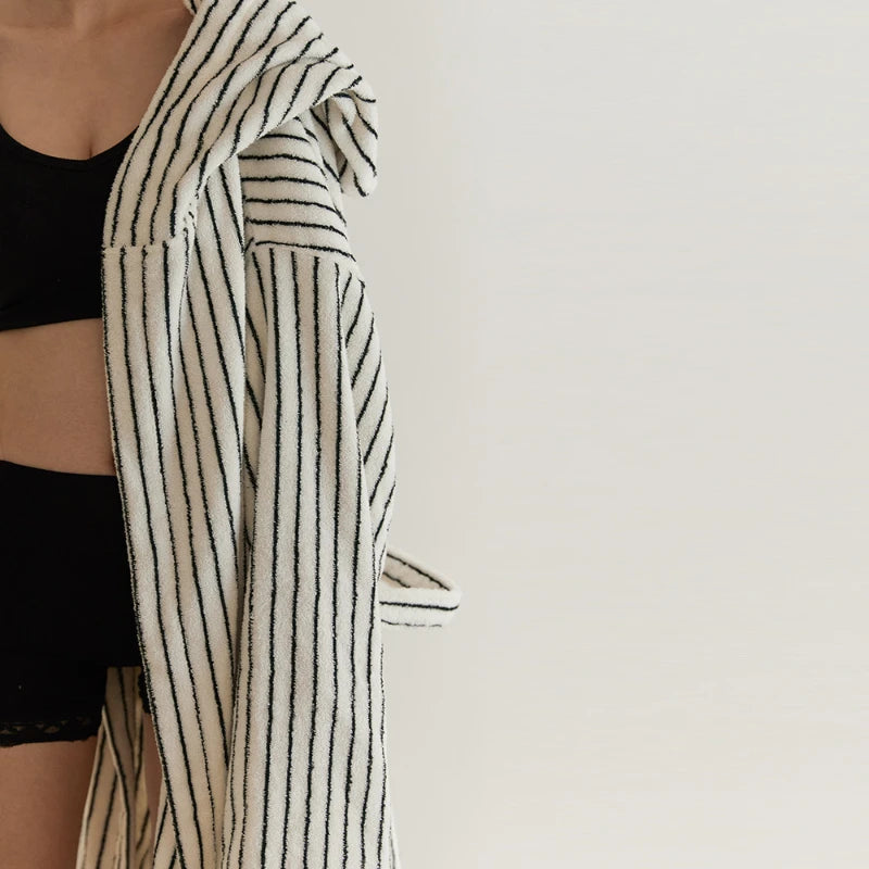 Peignoir_de_bain_chaud-longue-bouclette-velours-tisses-coton-rayures-noires-capuche-manche-longue-épais-mi-mollet-doux-confortable-hiver-moelleux-printemps-automne-blanc-noir