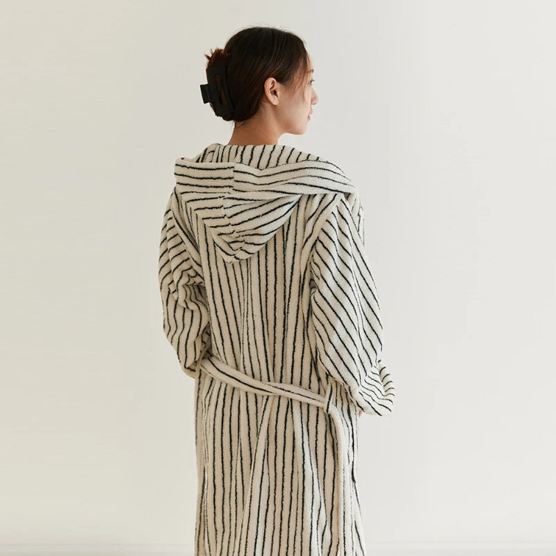 Peignoir_de_bain_chaud-longue-bouclette-velours-tisses-coton-rayures-noires-capuche-manche-longue-épais-mi-mollet-doux-confortable-moelleux-printemps-hiver-automne-blanc-noir