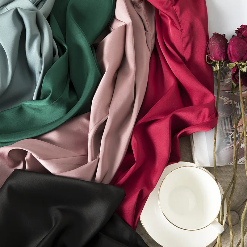Peignoir de bain en viscose-satin-polyester-viscose-manche-longue-léger-mi-genou-col-V-absorbant-moelleux-confortable-printemps-été