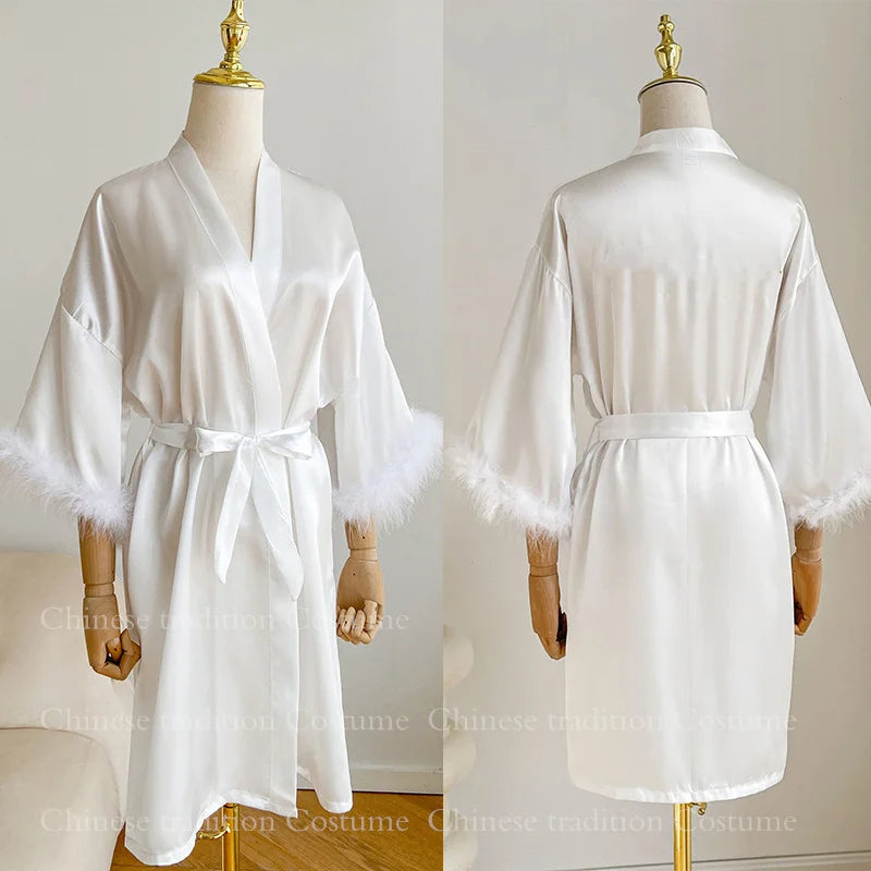 Peignoir de bain femme avec prenom brodé-satin-polyester-manche-trois-quarts-col-V-mi-genoux-moelleux-confortable-personnalisable-ete-printemps-blanc
