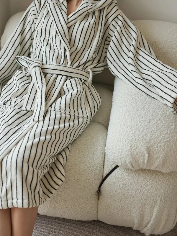 Peignoir de bain femme luxe coton-doux-moelleux-confortable-col-chale-manche-longue-epais-longueur-cheville-absorbant-rayure-raye-blanc-noir